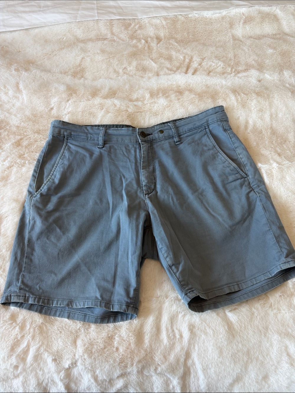 rag & bone Men's Slate Blue Flat-Front Chino Shorts